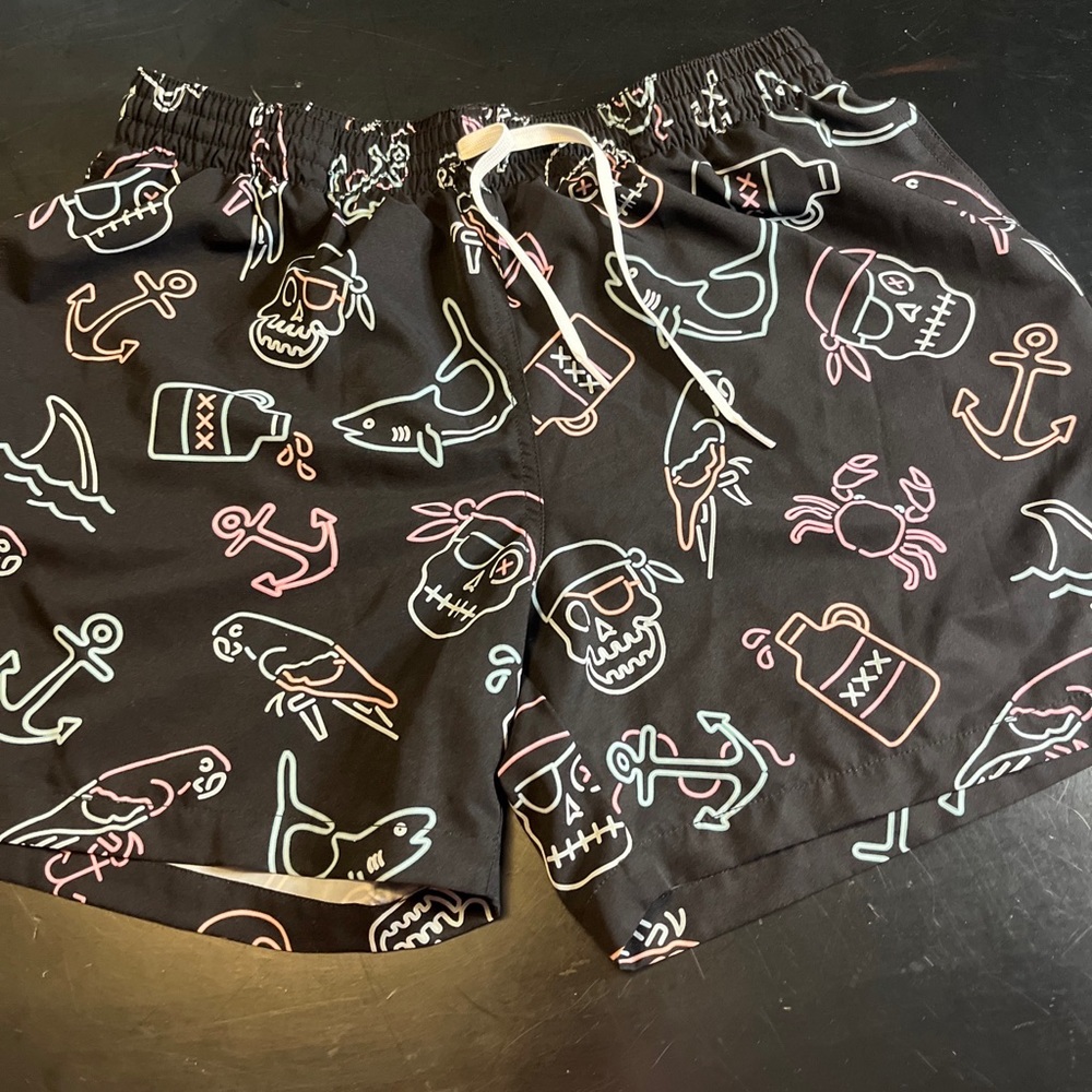 Chubbies I'm The Captain Now Mens Xl Swim Trunks Pirate Skulls Anchor XL 5.5